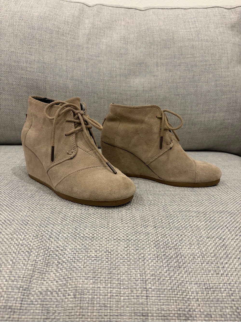 Toms Desert Wedge Booties, Size 6, Taupe Suede